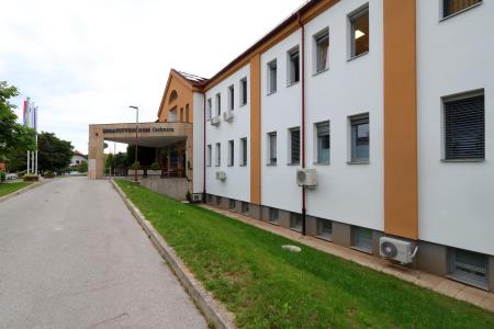 NAPIS ZDRAVSTVENI DOM CERKNICA 08 FOTO LJUBO VUKELIČ